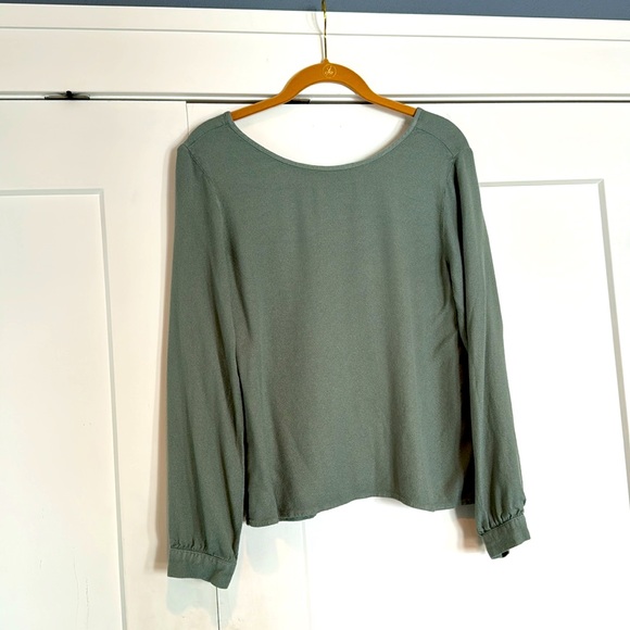 Cloth & Stone Anthropologie Sage Green Tie-Back Long Sleeve Top - Small - Picture 2 of 11